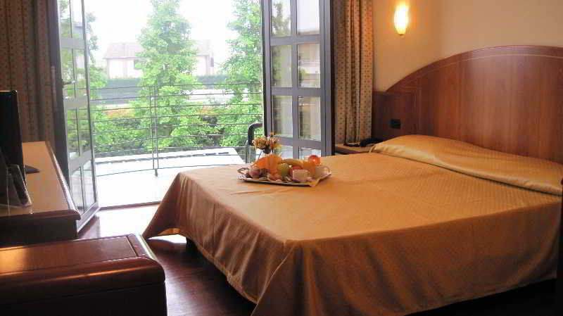 B&B Hotels Hotel Prestige Ornago Exterior foto